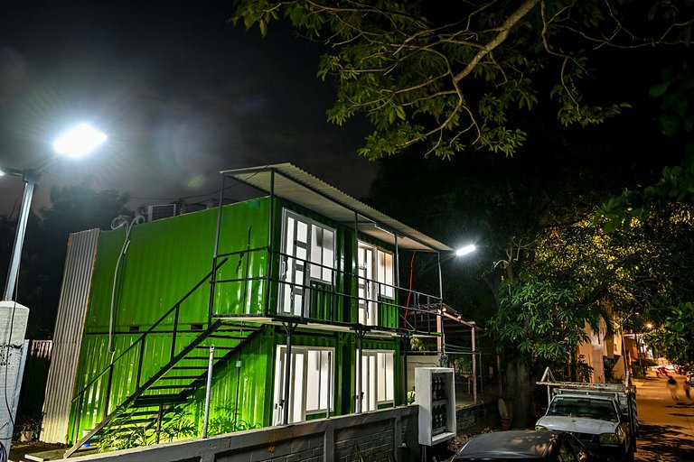 Safe, affordable, modern, central, beach 200 away