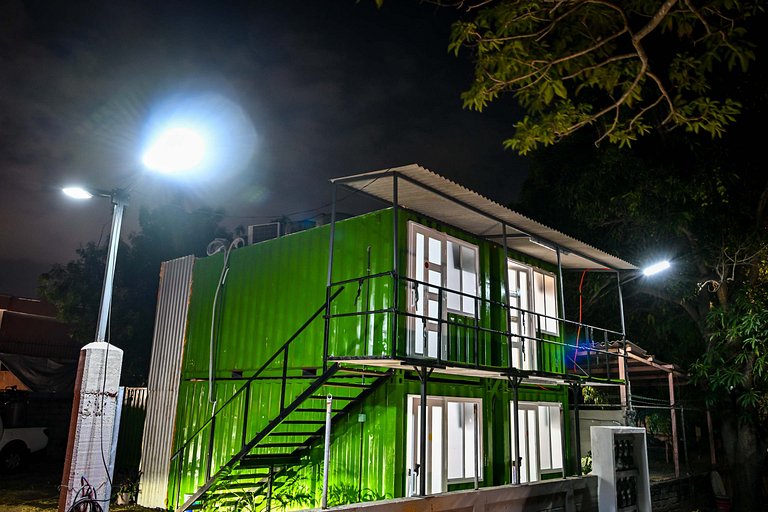 Safe, affordable, modern, central, beach 200 away