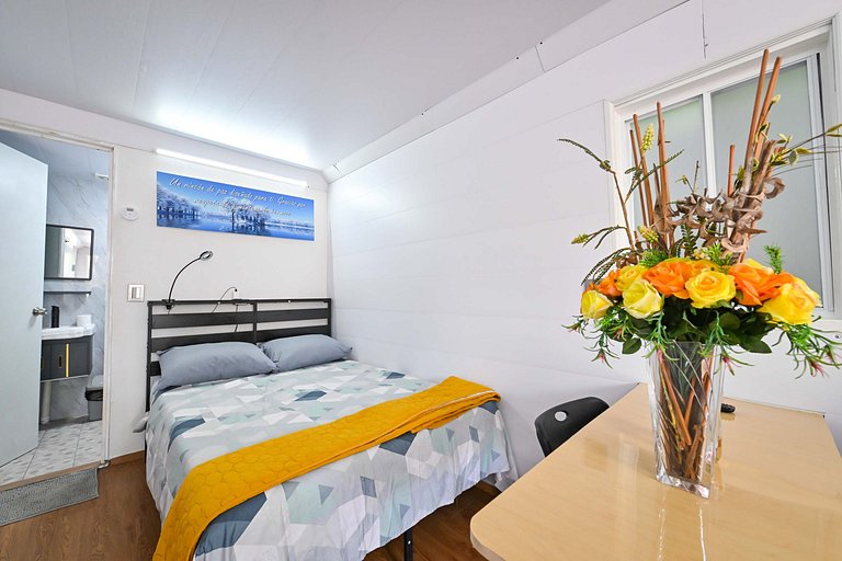 Safe, affordable, modern, central, beach 200 away