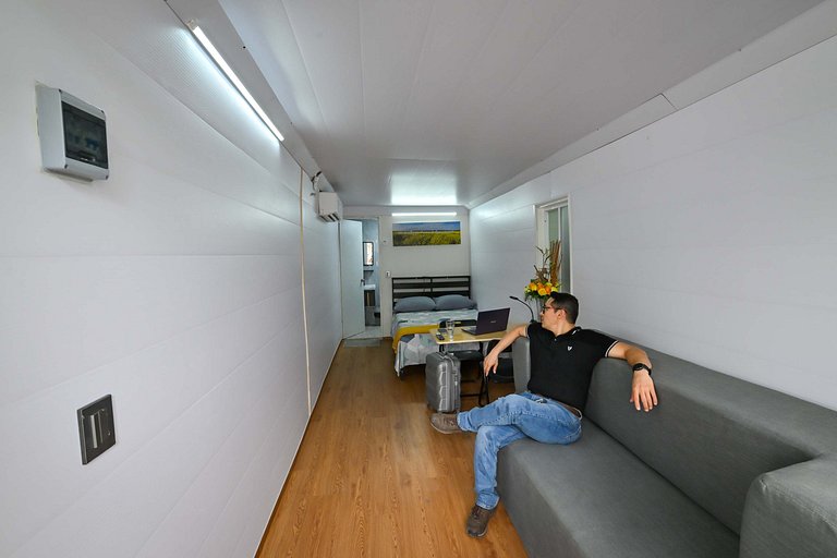 Safe, affordable, modern, central, beach 200 away